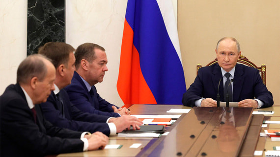 Путин провел совещание по вопросам строительства ВС РФ