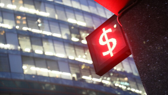 ЦБ снизил официальный курс доллара до 81,01 рубля