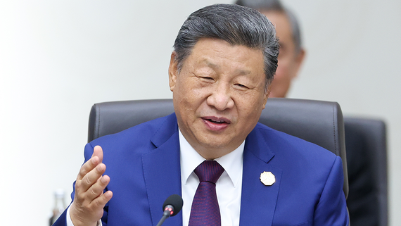 Макрон хочет пригласить Си Цзиньпина на саммит G7