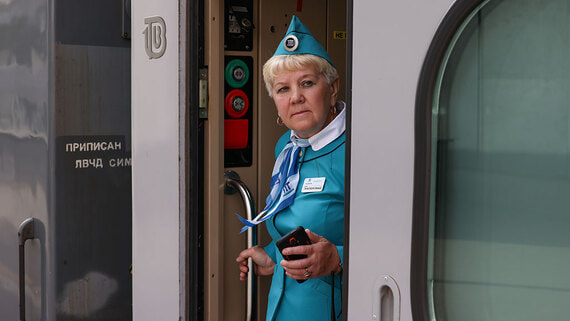 По пути в Крым и обратно задерживаются 12 поездов