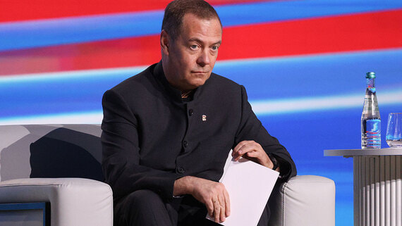 Медведев заявил, что Зеленский попал в цугцванг