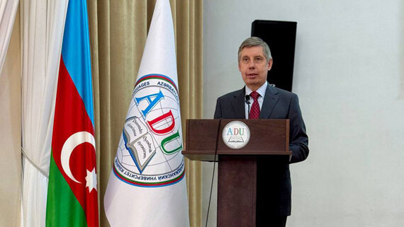 Азербайджан вызвал в МИД посла РФ после повреждения посольства в Киеве