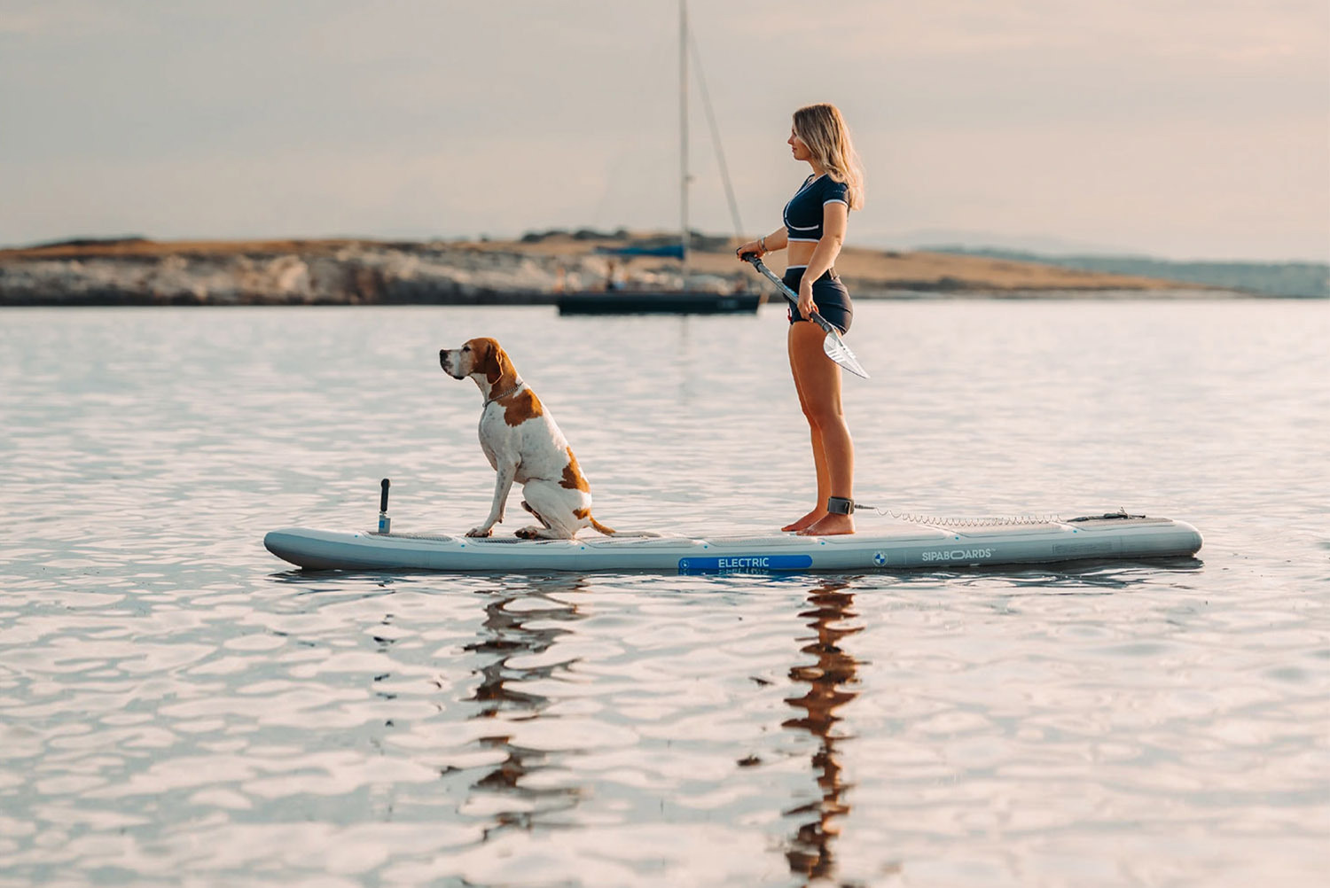 Поймать волну: главные фишки электрического сап-борда BMW x SipaBoards