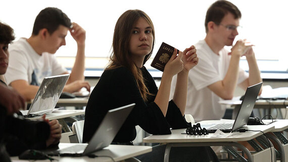 Рособрнадзор сохранит право пересдачи одного из предметов ЕГЭ в 2026 году