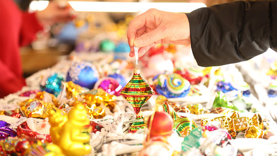 Минимальный набор новогодних украшений подорожал на 13% - похожая новость на Toplenta