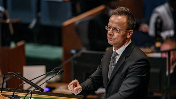 Сийярто заявил о «военном психозе» в Евросоюзе из-за финансирования Киева