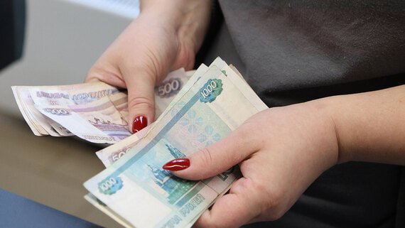 Госдума приняла закон о МРОТ в размере 27 000 рублей