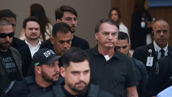 Верховный суд Бразилии поддержал решение о содержании Болсонару под стражей