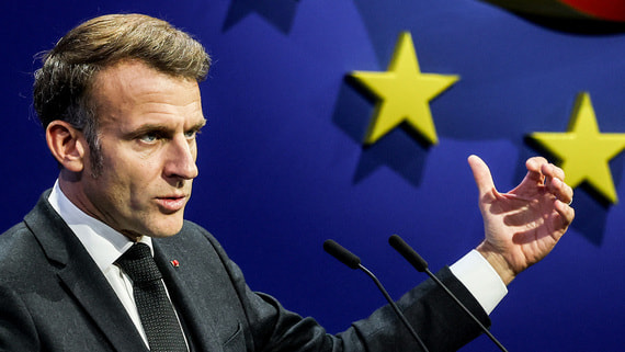 Макрон может объявить о введении добровольной военной службы 27 ноября