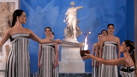 В Греции зажгли олимпийский огонь для зимних Игр в Италии