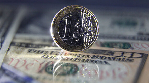 ЕС пытается расширить влияние евро на фоне непредсказуемой политики США