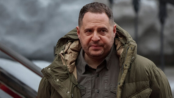 Что происходит вокруг отставки главы офиса Зеленского Ермака после обысков