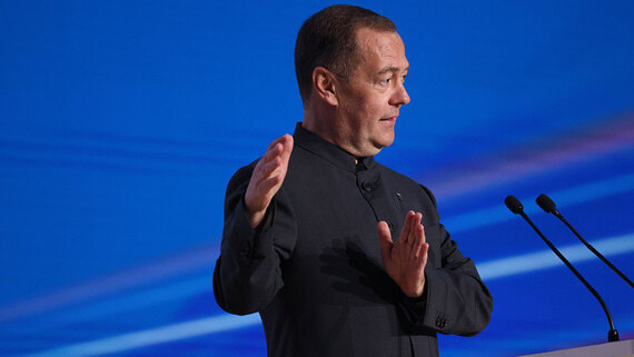 Медведев: Зеленский нелегитимен и не должен подписывать мирный договор