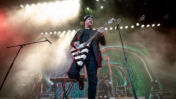 Песней форума ВТБ «Россия зовет!» стал переделанный хит группы Gorky Park