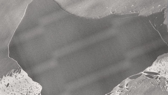 «Роскосмос» показал фото крупнейшего в мире айсберга после раскола