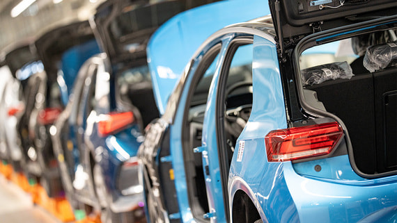 FT: Брюссель хочет достичь 70%-ной доли выпуска критически важных товаров в ЕС