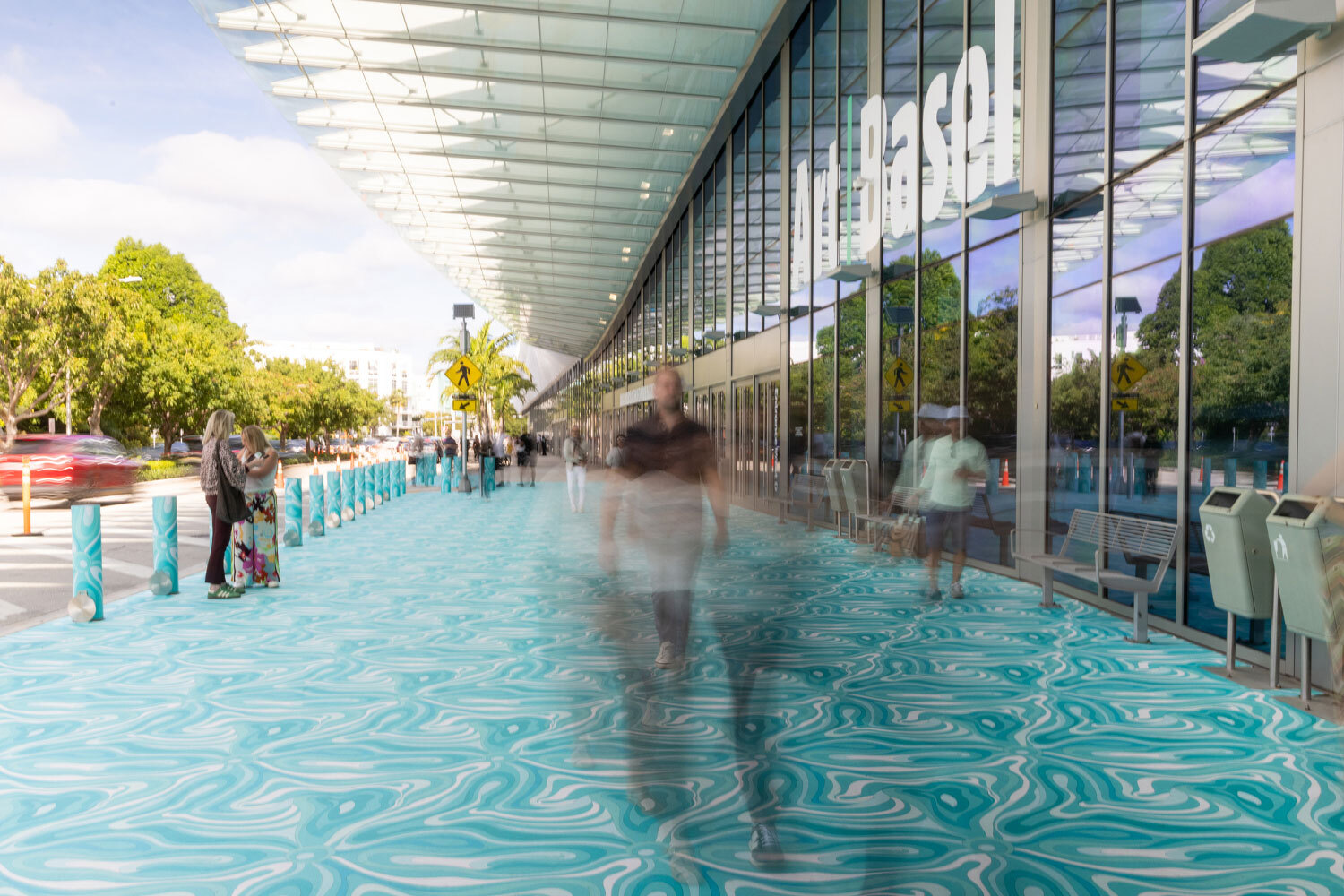 Миллионные сделки и робособаки: чем запомнилась Art Basel Miami Beach 2025