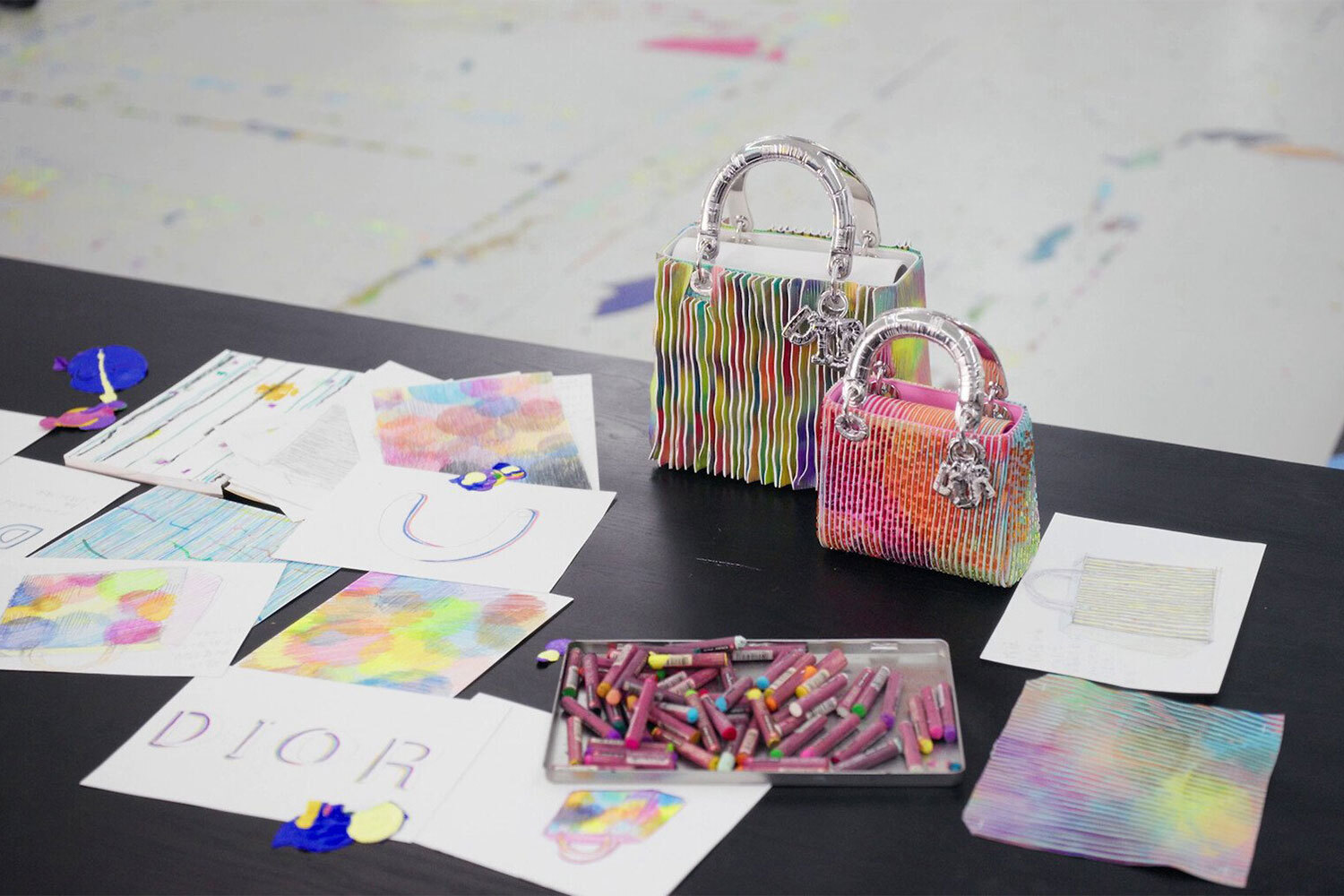 Lady Dior как арт‑икона: книга о 99 художниках и одном силуэте