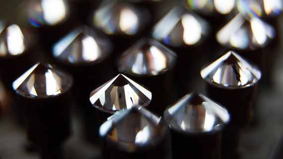 В России впервые откроют магазины по продаже искусственных бриллиантов