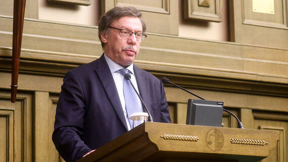 Барщевский покинул пост представителя правительства в КС из-за возраста