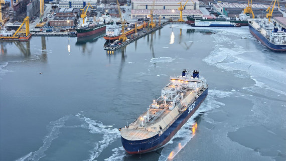 Судоверфь "Звезда" передала заказчику впервые построенный в РФ танкер-газовоз