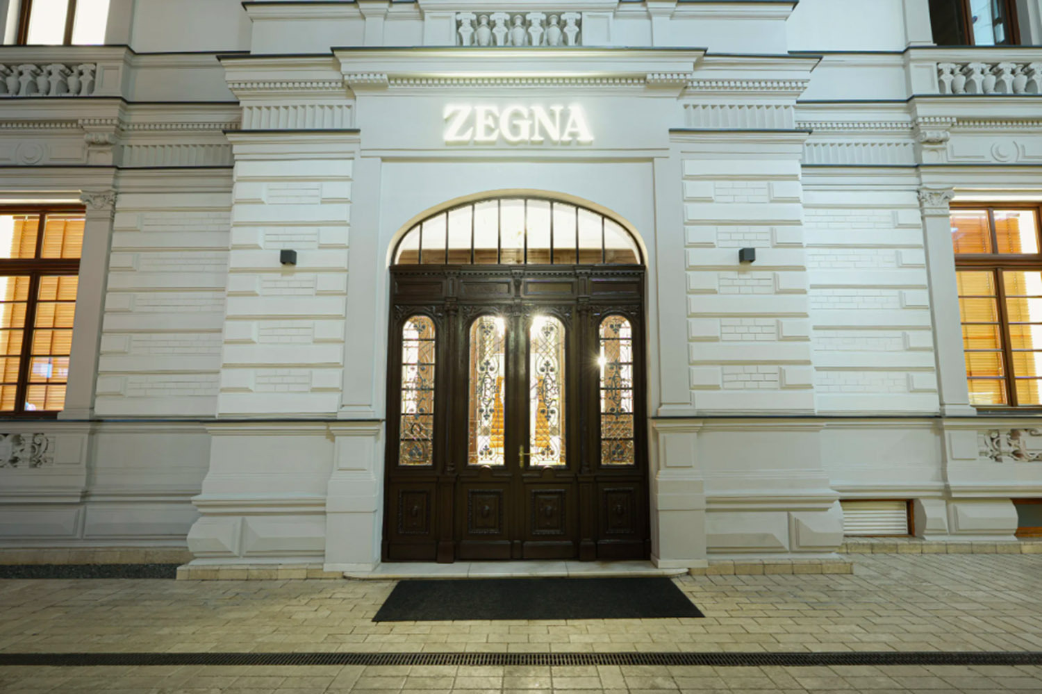 Магазин расположен в здании старинной виллы в Бухаресте