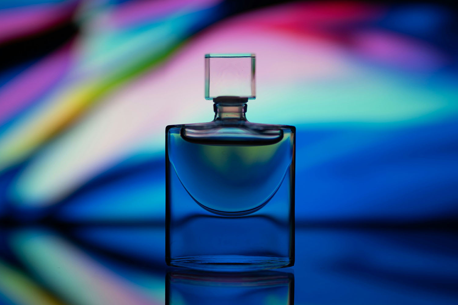 Согласно данным опроса, парфюмом пользуются 79% респондентов