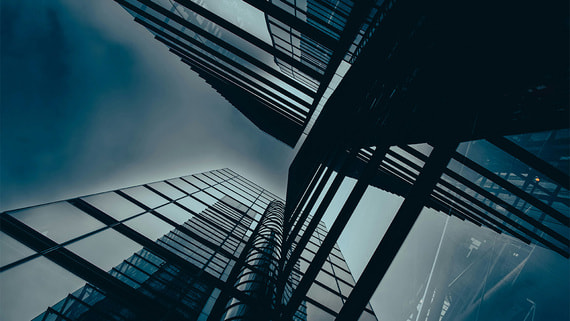 Bloomberg сообщил о массовых увольнениях в американских компаниях