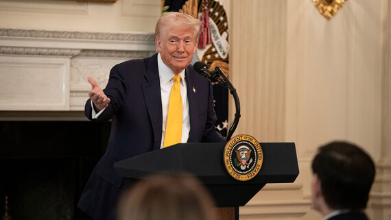 Трамп удалил видео с Обамой и его женой в образе обезьян