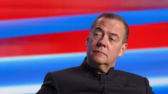 Медведев назвал идиотским запрет ЕС на импорт российского газа