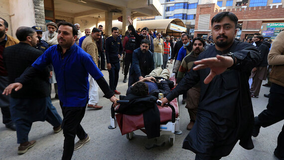 Несколько человек погибли при взрыве в мечети в Пакистане