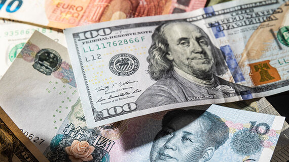 Банк России повысил курсы доллара, евро и юаня