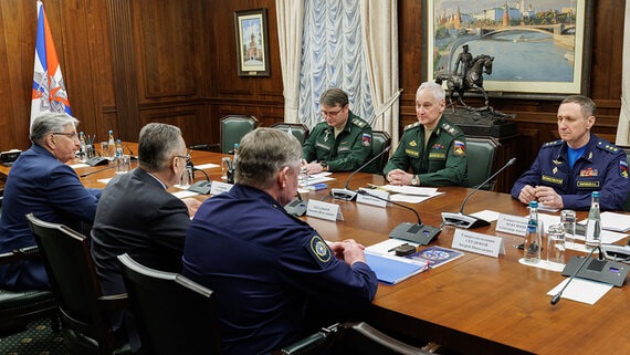 Белоусов обсудил с генсеком ОДКБ развитие военной составляющей организации