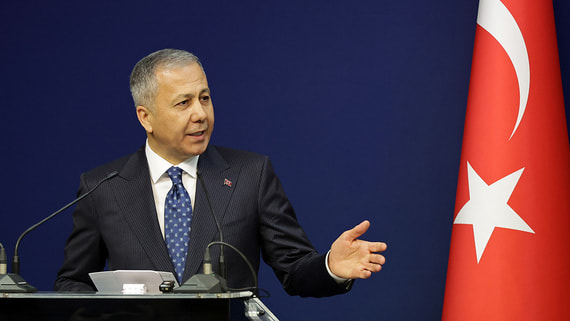 Али Ерликая покинул пост главы МВД Турции