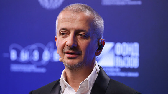 Богомолов попросил освободить его от должности и.о. ректора школы-студии МХАТ