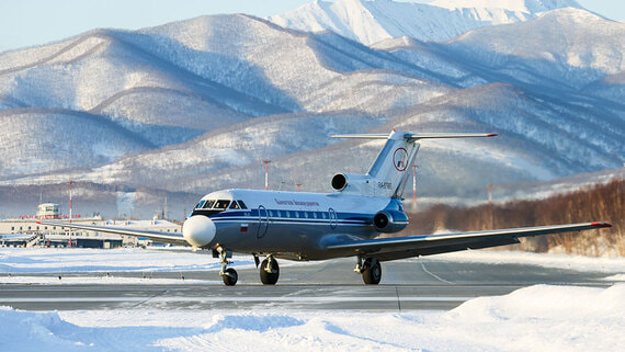 На Камчатке самолет вернулся в аэропорт после появления трещины на стекле