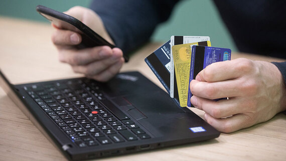 Мошенники стали «превращать» телефоны граждан в свои банковские карты