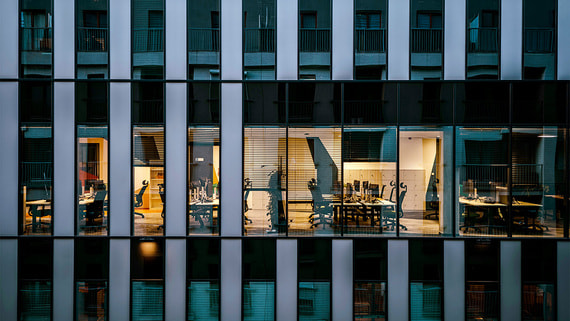 Безжалостный интеллект: как нейросети отбирают рабочие места