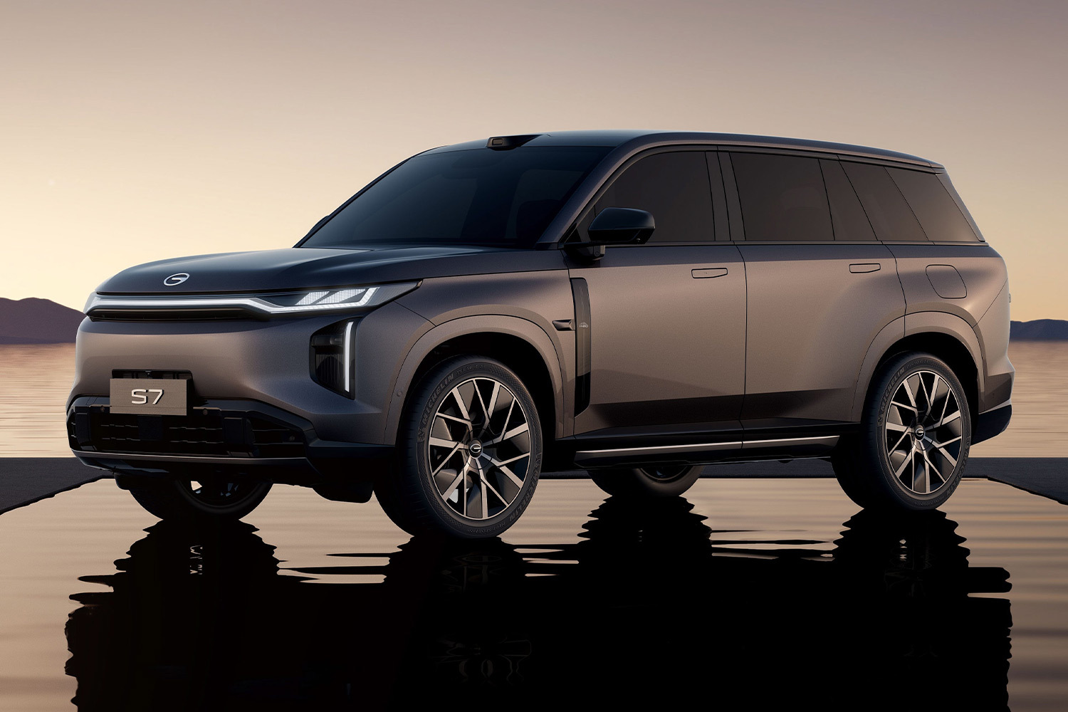 Брутальный гибрид GAC S7 приехал в Россию: 122 л. с. на бумаге и 340 л. с. на колесах