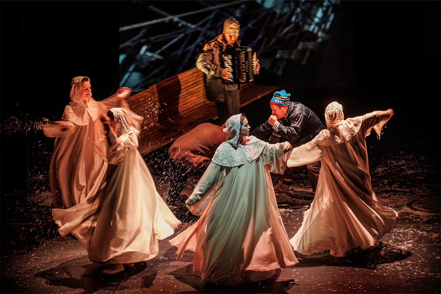 Спектакль-сон о любви и выборе: «Утренний предшественник» в БДТ