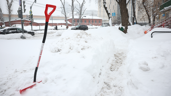Мошенники начали использовать уборку снега для обмана граждан