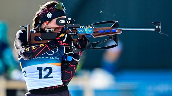 Три биатлонистки отравились бургерами на Олимпийских играх