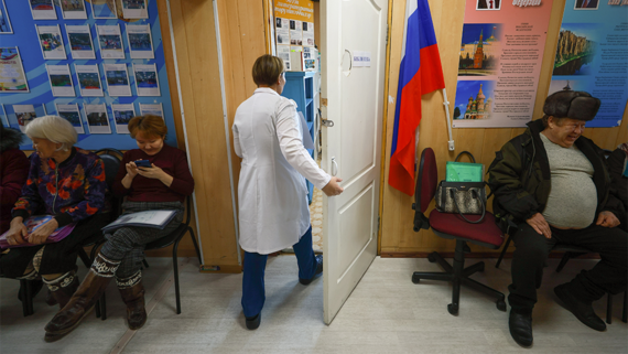 Голикова предложила восполнить дефицит врачей в селах за счет медиков-вахтовиков