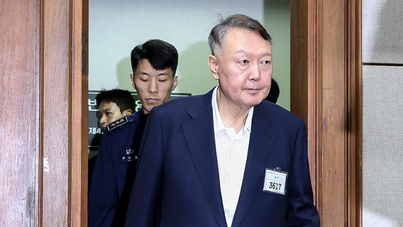 Приговоренный к пожизненному экс-президент Кореи может выйти через несколько лет