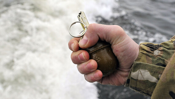 Житель Ростовской области подорвал гранату при попытке его задержания