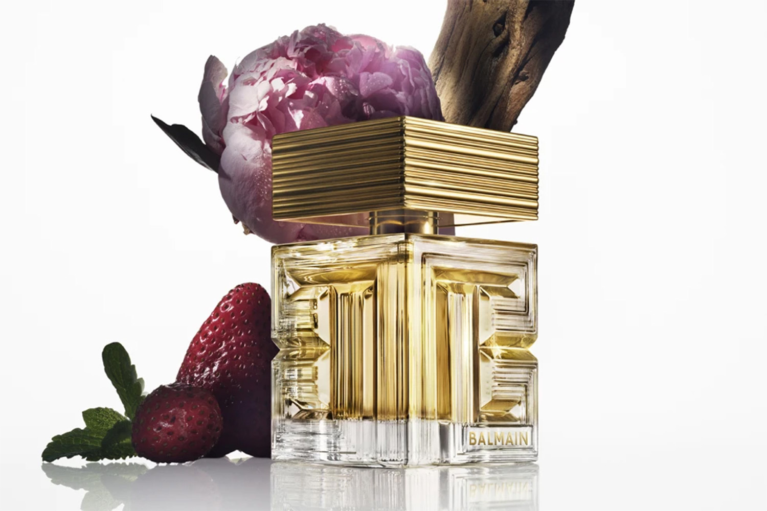 Balmain запускает Destin: фруктово‑цветочный аромат в эффектном флаконе-кубе