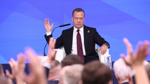 Медведев предложил распустить олимпийское движение