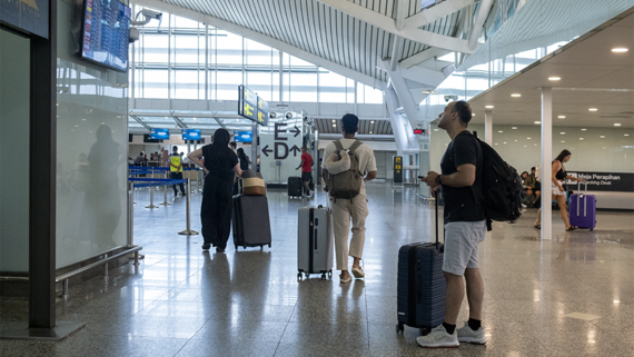 Страховщики: стоимость эвакуации семьи из Дубая частным рейсом достигла $250 000