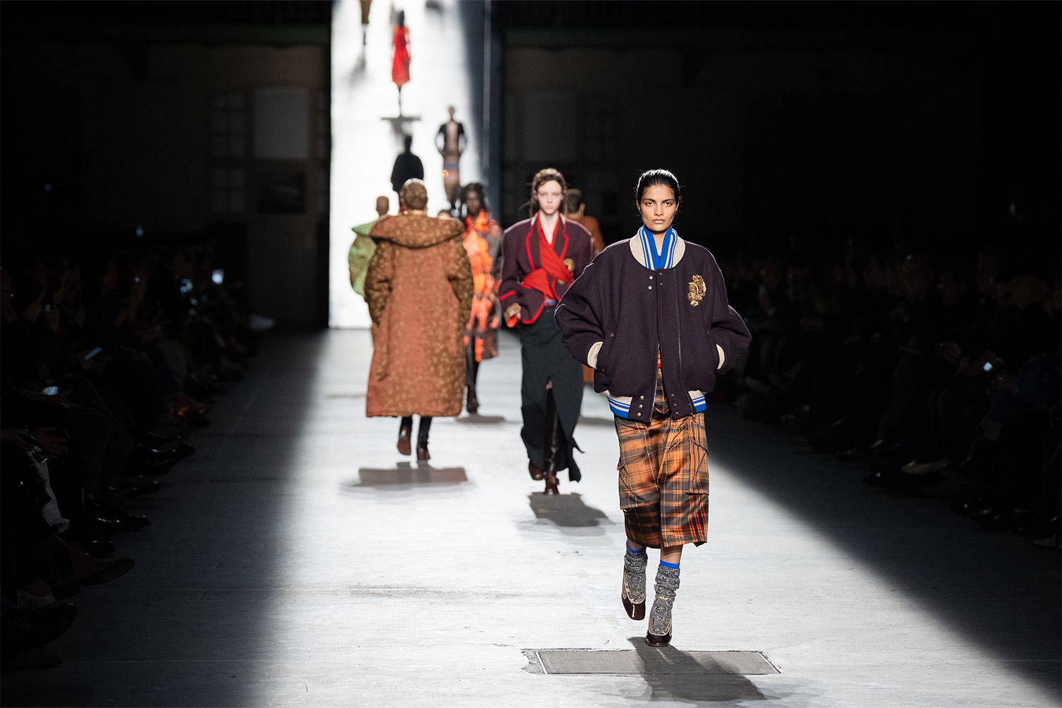 Обращение к Азии и новая глава Клауснера: Dries Van Noten осень-зима 2026