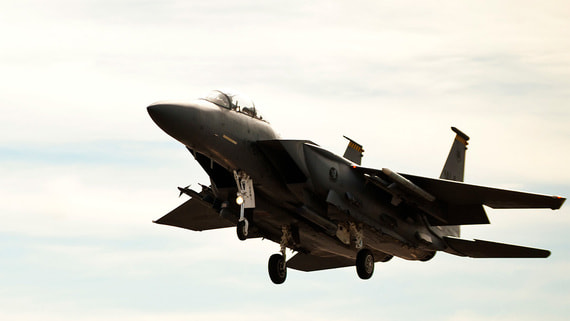 США опровергли информацию о крушении своего истребителя F-15 в Иране